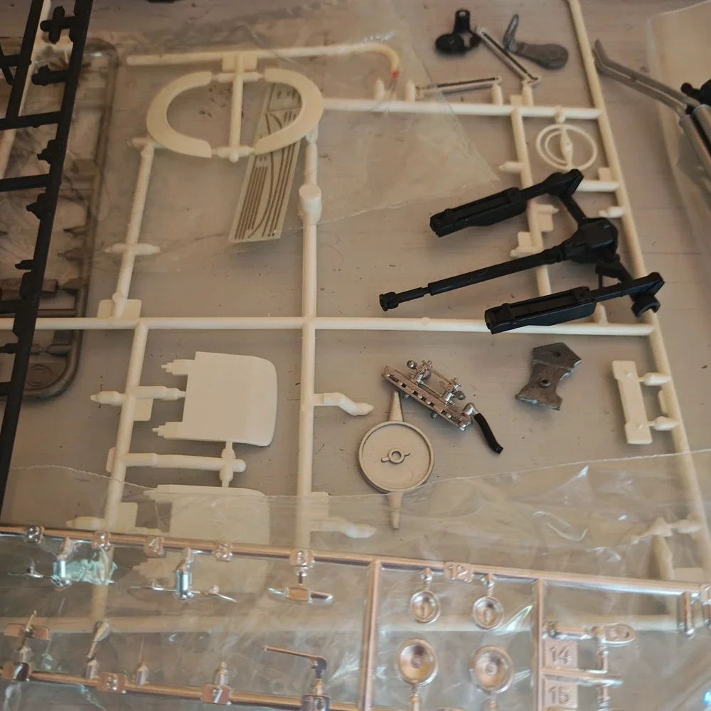 Jaguar MK II Saloon Plastic Model Kit Tamiya 1/24 Scale Open Box Incomplete